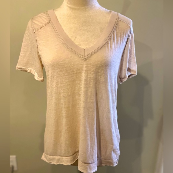 We The Free Tops - We The Free Lightweight Peach V Neck T-Shirt Size X Small
